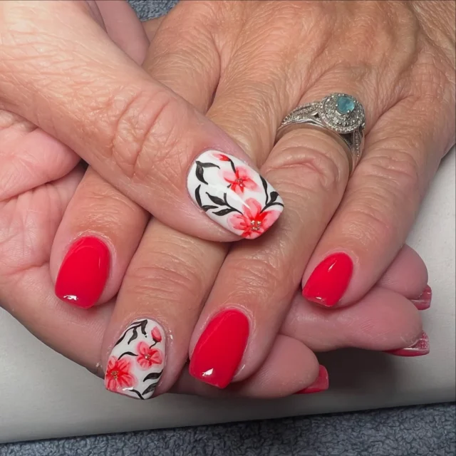 Red hand painted abstract flowers 🌺 🤩✨
In love ❤️
.
.
#rednail #rednailpolish #customnailart #handpaintednails #watercolornails #nailartist #nailartideas #nailsinspiration #nailstagram