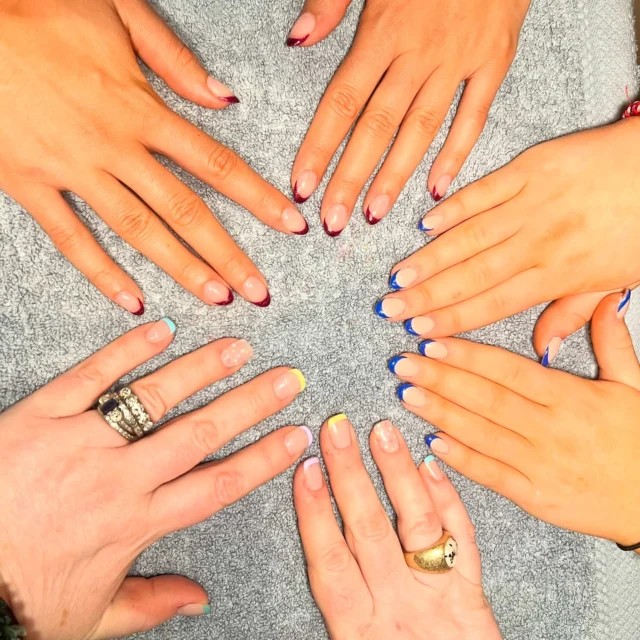 A day dedicated to mom and daughters in law, all ready to go for a coastal family wedding in Wales tomorrow 🤩✨
.
.
#weddingguestnails #eventnails #frenchtip #frenchtipnails #colouredfrenchtips #springnails #bluetipnails #redtips #rainbownails #nail #nailmagazine #nailoftheday #nailsinspiration