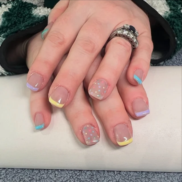Extensions followed by rainbow tips & a dotted mix style with the same colours! Because why not! 😍
.
.
#weddingguestnails #rainbownails #springnailinspo #multicolourednails #dottednails #dottingart