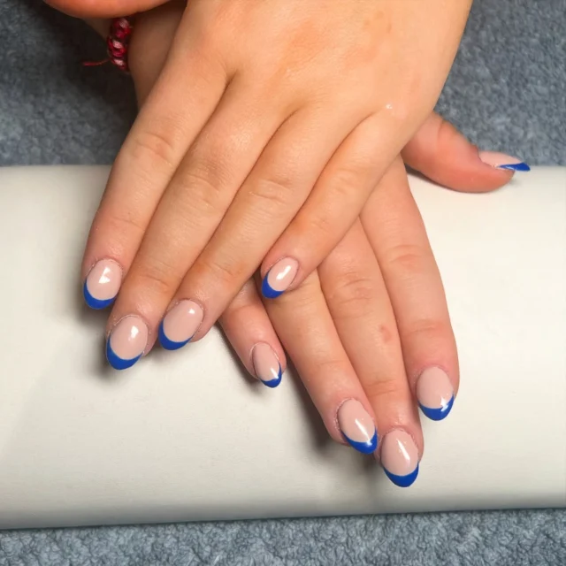 First time ever of any kind of professional nail service, after enhancing her nails she chose a blue french tip 💙✨
.
.
#bluenails #bluetips #bluefrench #nailenhancements #gelextension #nailtech